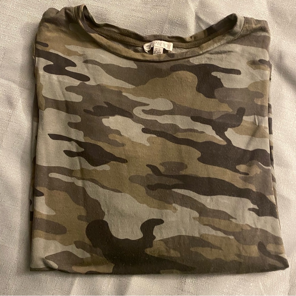 NWOT Elaine Rose Plus 1X Camo Top!